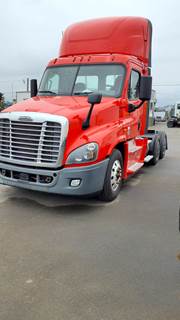 Freightliner Cascadia 125 Day Cab Truck - 500HP, 13 Speed Automatic