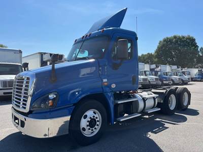Freightliner Cascadia 125 Day Cab Truck - 450HP, 10 Speed Manual