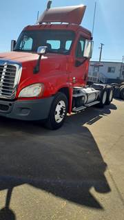 Freightliner Cascadia 125 Day Cab Truck - 450HP, 10 Speed Manual