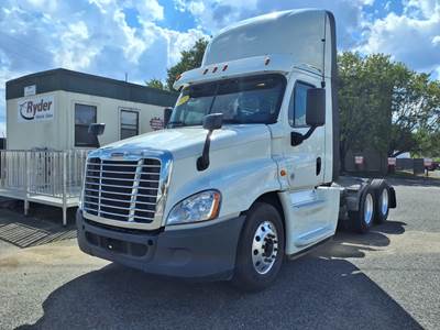 Freightliner Cascadia 125 Day Cab Truck - 450HP, 6 Speed Automatic