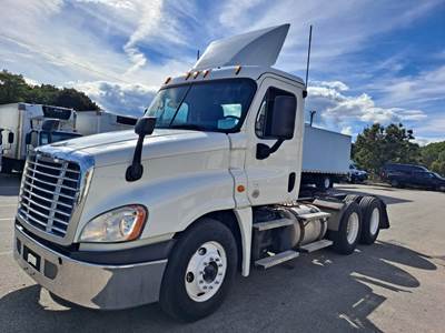 Freightliner Cascadia 125 Day Cab Truck - 450HP, 10 Speed Manual