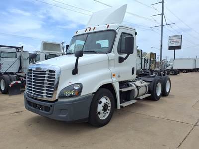 Freightliner Cascadia 125 Day Cab Truck - 450HP, 10 Speed Automatic