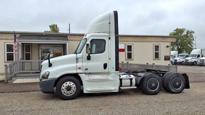 Freightliner Cascadia 125 Day Cab Truck - 400HP, 10 Speed Automatic