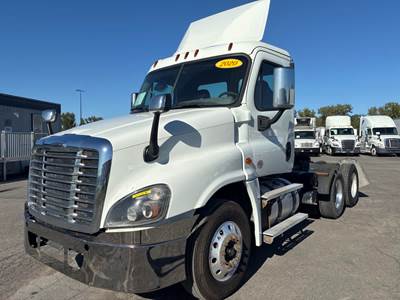 Freightliner Cascadia 125 Day Cab Truck - 455HP, 10 Speed Manual