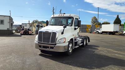 Freightliner Cascadia 125 Day Cab Truck - 450HP, 10 Speed Automatic