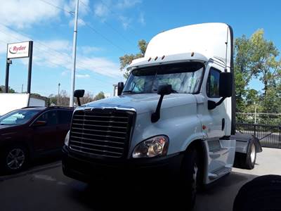 Freightliner Cascadia 125 Single Axle Day Cab Truck - 450HP, 6 Speed Automatic