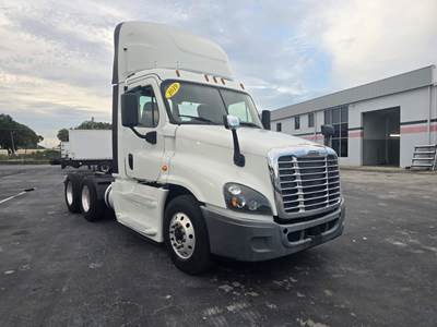 Freightliner Cascadia 125 Day Cab Truck - 400HP, 10 Speed Automatic