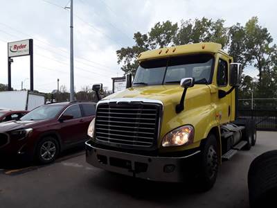 Freightliner Cascadia 125 Day Cab Truck - 505HP, 10 Speed Manual