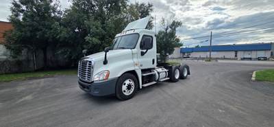 Freightliner Cascadia 125 Day Cab Truck - 410HP, 10 Speed Manual