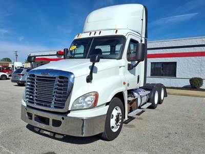 Freightliner Cascadia 125 Day Cab Truck - 450HP, 10 Speed Manual
