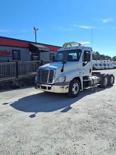 Freightliner Cascadia 125 Day Cab Truck - 450HP, 12 Speed Automatic