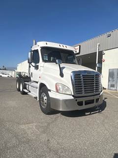 Freightliner Cascadia 125 Day Cab Truck - 450HP, 12 Speed Automatic