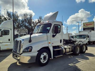 Freightliner Cascadia 125 Day Cab Truck - 450HP, 10 Speed Automatic