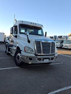 Freightliner Cascadia 125 Day Cab Truck - 450HP, 12 Speed Automatic
