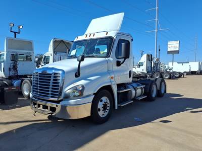 Freightliner Cascadia 125 Day Cab Truck - 450HP, 10 Speed Automatic
