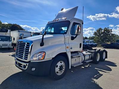 Freightliner Cascadia 125 Day Cab Truck - 450HP, 12 Speed Automatic
