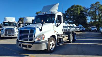 Freightliner Cascadia 125 Day Cab Truck - 450HP, 10 Speed Manual