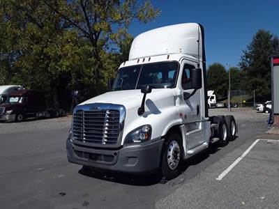 Freightliner Cascadia 125 Day Cab Truck - 400HP, 10 Speed Automatic