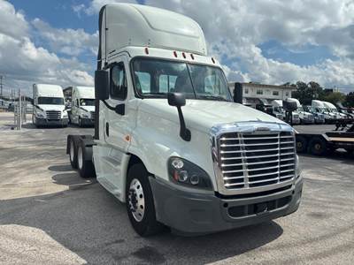 Freightliner Cascadia 125 Day Cab Truck - 400HP, 10 Speed Automatic