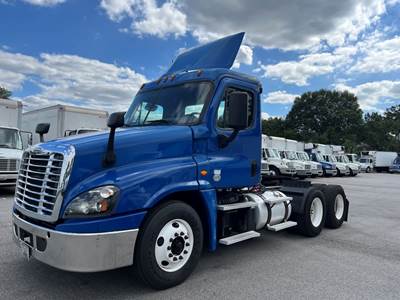 Freightliner Cascadia 125 Day Cab Truck - 450HP, 10 Speed Manual