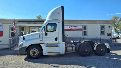 Freightliner Cascadia 125 Day Cab Truck - 400HP, 10 Speed Automatic