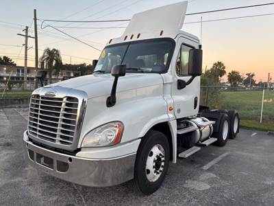 Freightliner Cascadia 125 Day Cab Truck - 450HP, 12 Speed Automatic