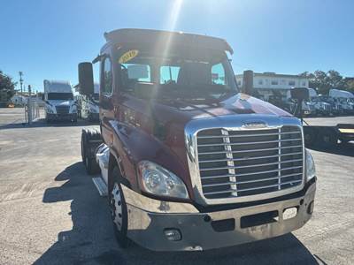 Freightliner Cascadia 125 Day Cab Truck - 450HP, 10 Speed Manual