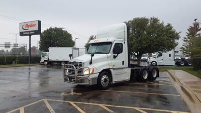 Freightliner Cascadia 125 Day Cab Truck - 450HP, 6 Speed Automatic