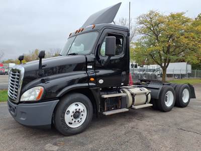 Freightliner Cascadia 125 Day Cab Truck - 450HP, 10 Speed Manual