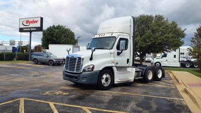 Freightliner Cascadia 125 Day Cab Truck - 455HP, 10 Speed Manual