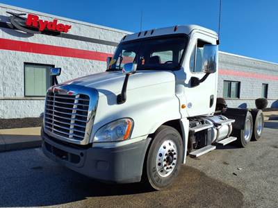 Freightliner Cascadia 125 Day Cab Truck - 455HP, 10 Speed Manual