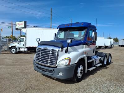 Freightliner Cascadia 125 Day Cab Truck - 450HP, 10 Speed Manual