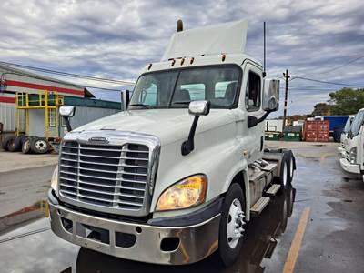 Freightliner Cascadia 125 Day Cab Truck - 450HP, 12 Speed Automatic