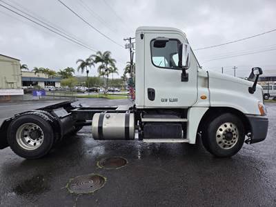 Freightliner Cascadia 125 Single Axle Day Cab Truck - 450HP, 10 Speed Automatic