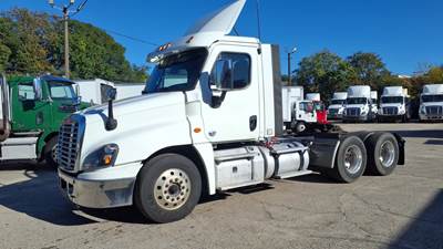 Freightliner Cascadia 125 Day Cab Truck - 470HP, 12 Speed Automatic