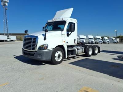 Freightliner Cascadia 125 Day Cab Truck - 450HP, 10 Speed Automatic