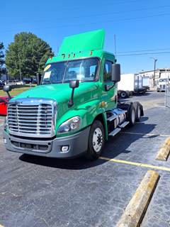 Freightliner Cascadia 125 Day Cab Truck - 450HP, 12 Speed Automatic