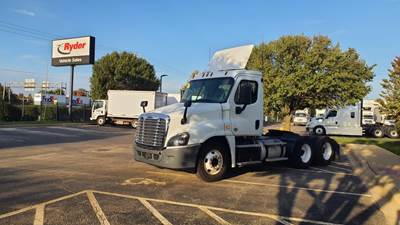 Freightliner Cascadia 125 Day Cab Truck - 450HP, 12 Speed Automatic