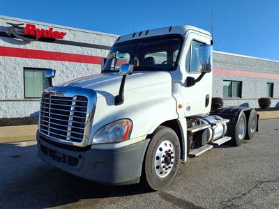 Freightliner Cascadia 125 Day Cab Truck - 455HP, 10 Speed Manual