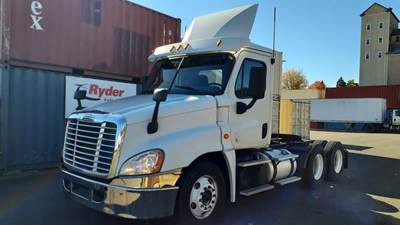 Freightliner Cascadia 125 Day Cab Truck - 450HP, 10 Speed Manual