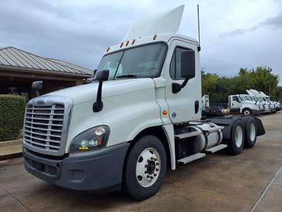 Freightliner Cascadia 125 Day Cab Truck - 450HP, 10 Speed Automatic