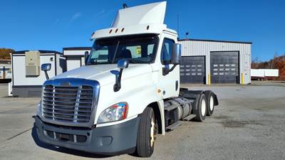 Freightliner Cascadia 125 Day Cab Truck - 450HP, 10 Speed Manual