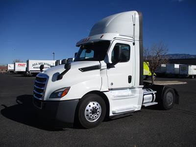 Freightliner Cascadia 126 Single Axle Day Cab Truck - 450HP, 12 Speed Automatic
