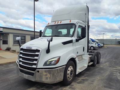 Freightliner Cascadia 126 Day Cab Truck - 410HP, 12 Speed Automatic