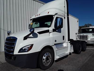 Freightliner Cascadia 126 Day Cab Truck - 455HP, 12 Speed Automatic