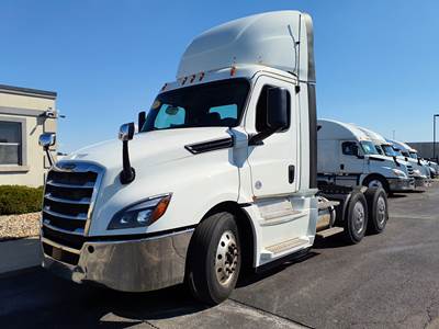 Freightliner Cascadia 126 Day Cab Truck - 410HP, 12 Speed Automatic