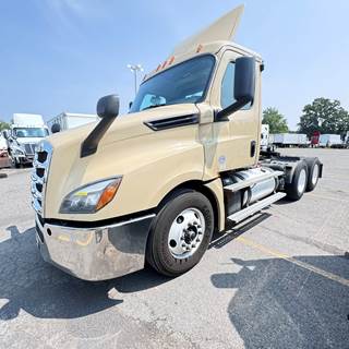 Freightliner Cascadia 126 Day Cab Truck - 450HP, 12 Speed Automatic