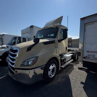 Freightliner Cascadia 126 Day Cab Truck - 450HP, 12 Speed Automatic