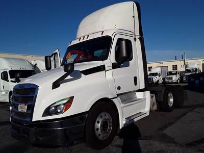 Freightliner Cascadia 126 Day Cab Truck - 455HP, 12 Speed Automatic