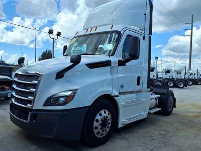 Freightliner Cascadia 126 Day Cab Truck - 400HP, 12 Speed Automatic